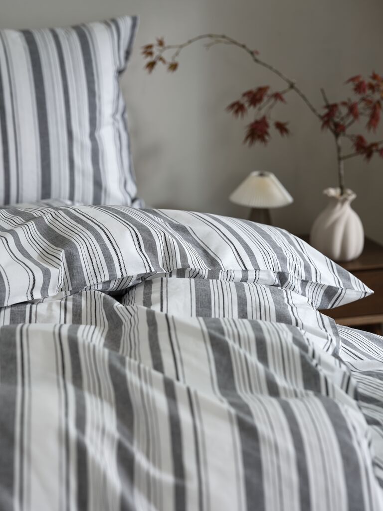IDA Gold bedding set made of IDA dyed yarn 140x200 white and black
