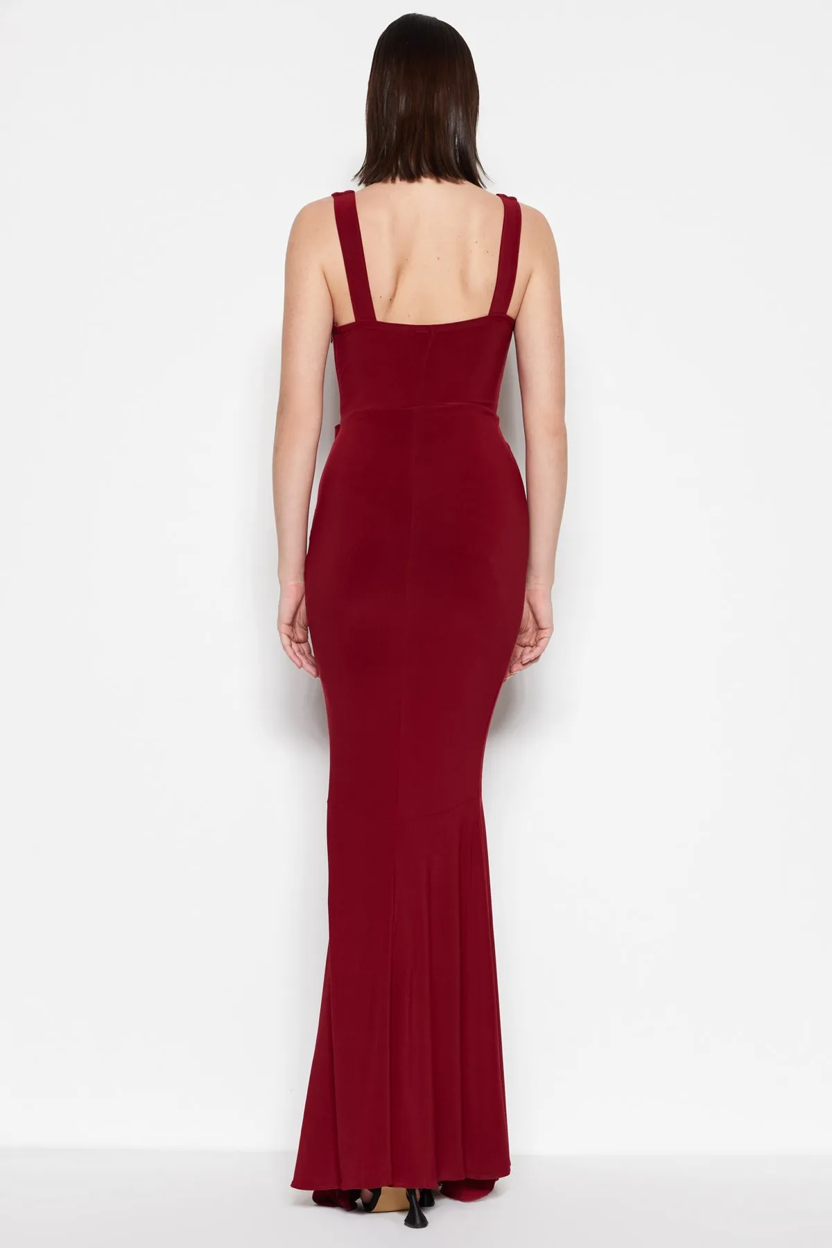 Trendyol Collection  Burgunderrotes, figurbetontes, gefüttertes, gestricktes, langes Abendkleid mit Volant TPRSS19UT0026