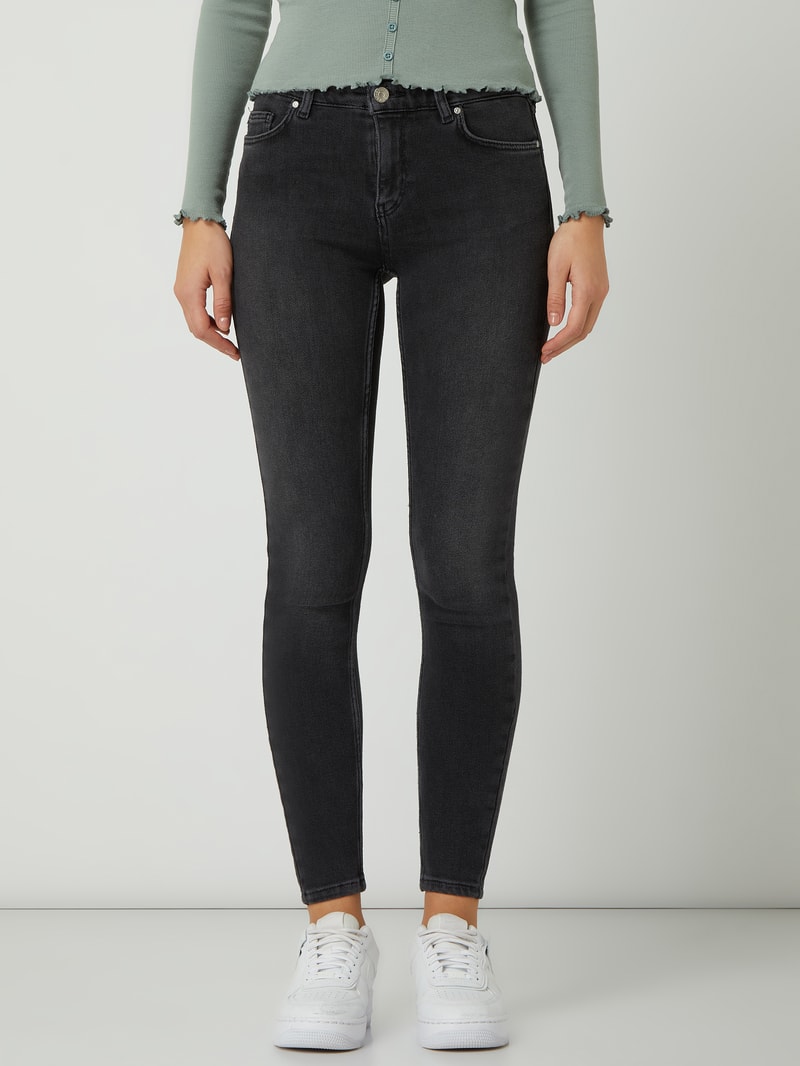 Skinny Fit Jeans mit Stretch-Anteil in schwarz
