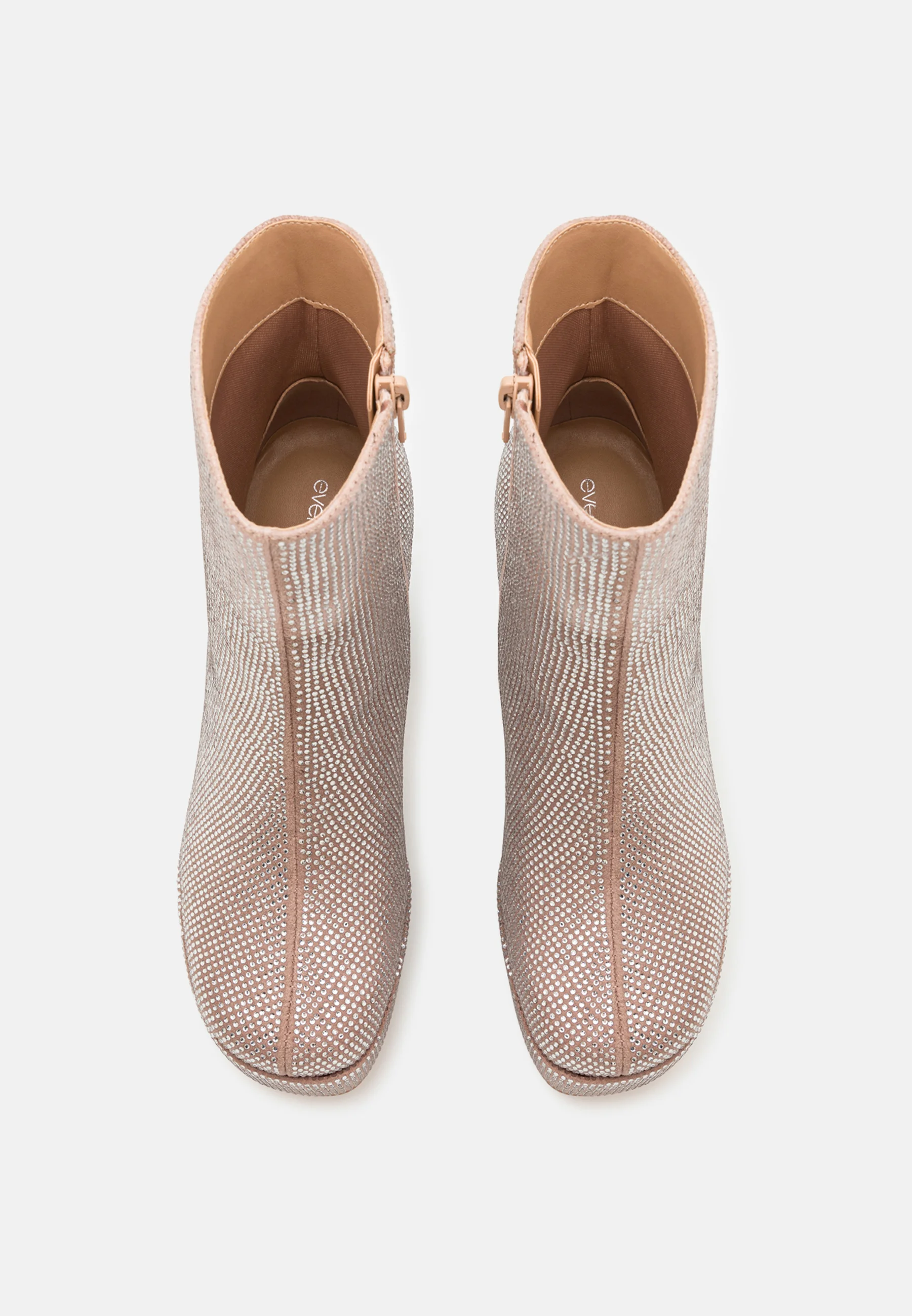 Botines de tacón par e impar