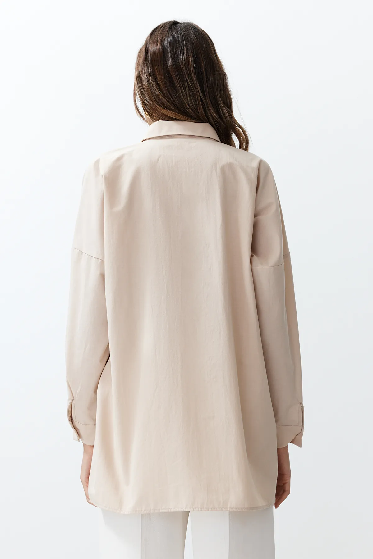 Trendyol Modest  Gewebtes Hemd aus Baumwolle mit Steinapplikation und Blumendetail TCTSS24TG00030