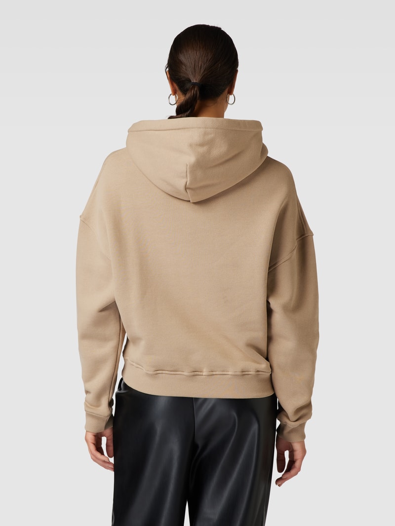 Cropped Hoodie mit Label-Print Modell 'Mythic' in beige