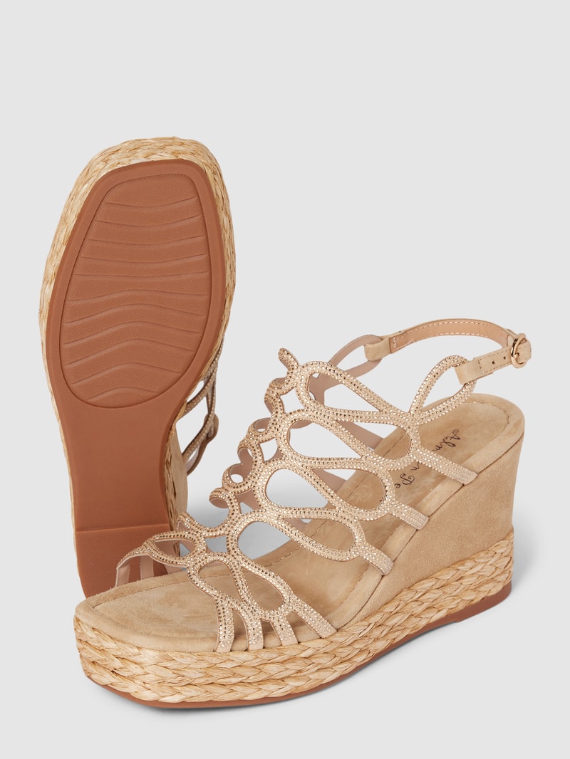 Wedges mit Strasssteinbesatz in sand