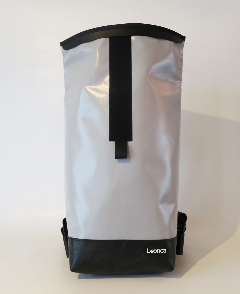 LEONCA Handtaschen grau Rollrucksack LKW-Plane Hellgrau L