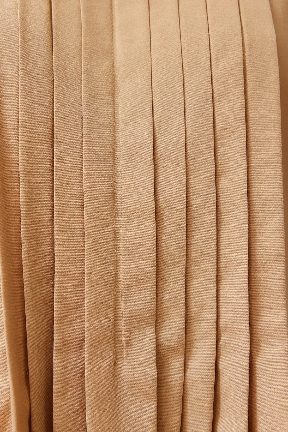 Trendyol Modest  Beiges, plissiertes, detailliertes, bequemes Webkleid TCTSS24EB00128