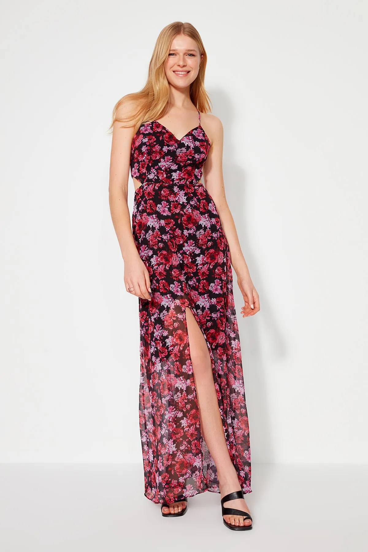 Trendyol Collection  Rotes A-Linien-gefüttertes Maxi-Webkleid mit Fensterausschnitt/Ausschnitt und detailliertem Blumendruck TWOSS20EL1270