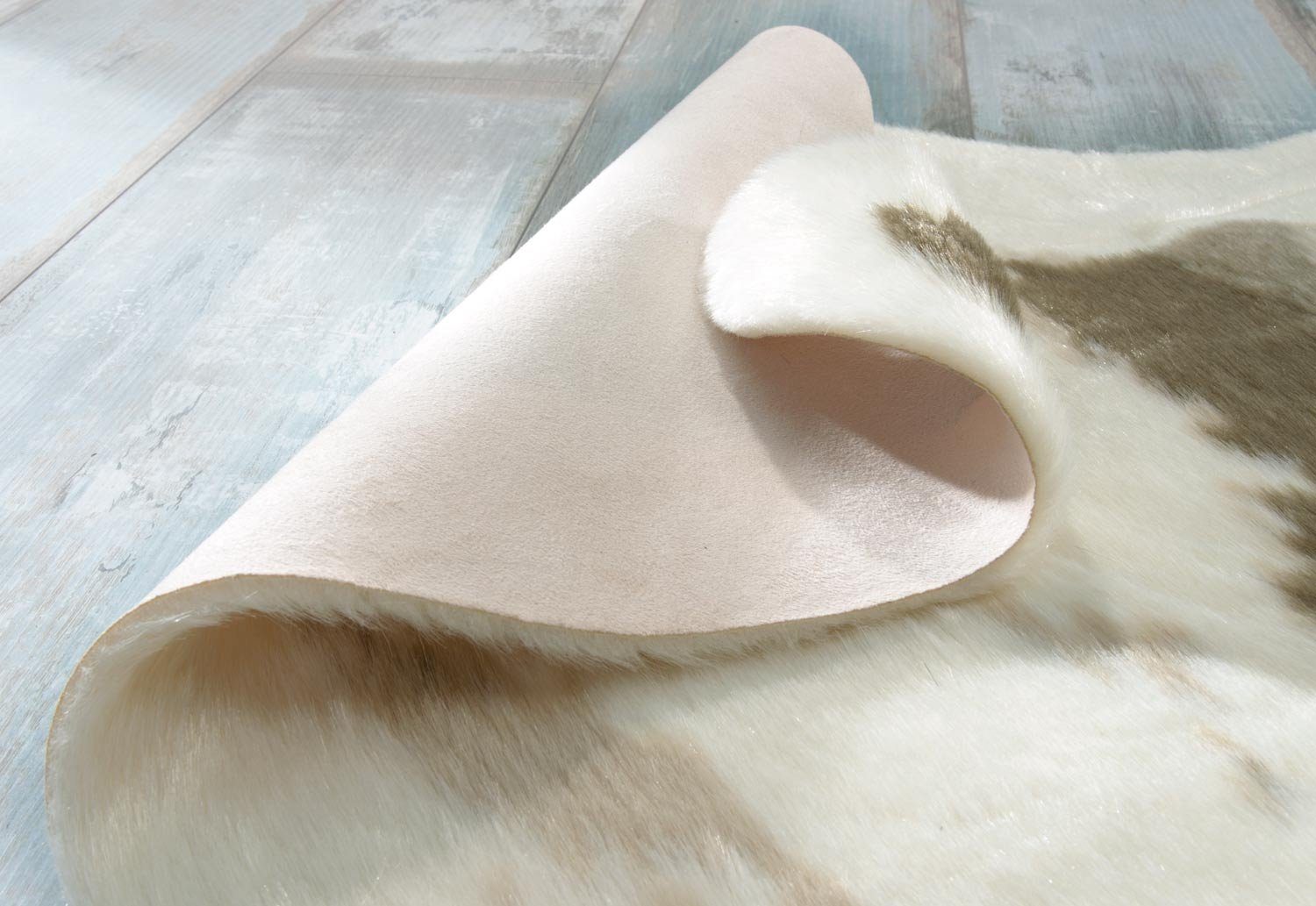 Fellteppich Kuhfell Teppich, Fellteppich aus Kunstfell, elegant und flauschig, Wohnen und Accessoires GmbH & Co. KG