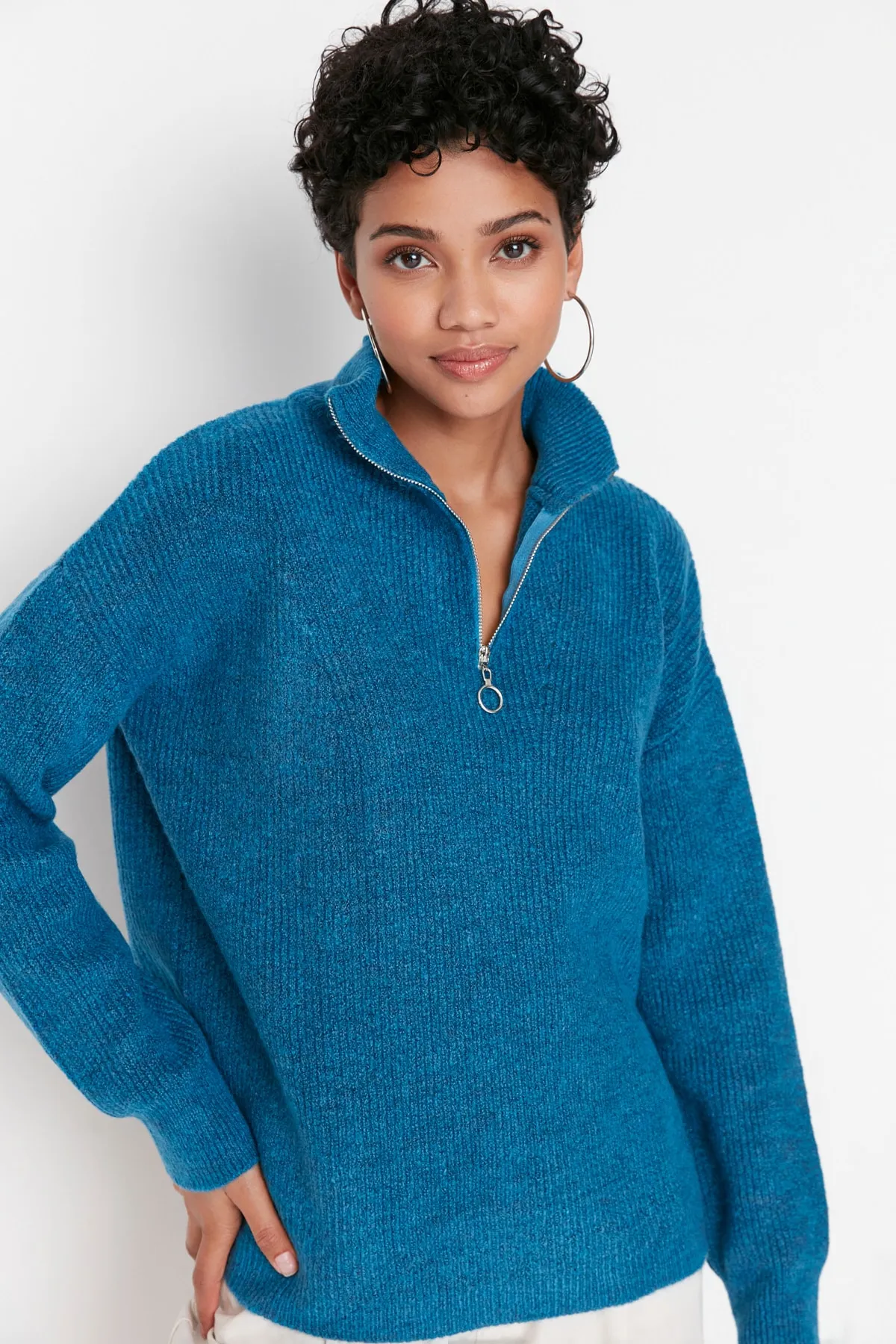 Trendyol Collection  Blauer Strickpullover mit weicher Struktur und Reißverschluss TWOAW20XS0009