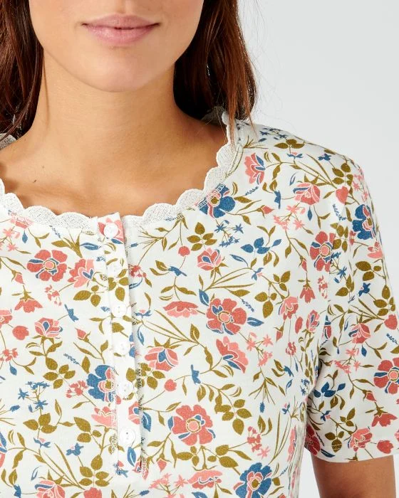 Tee-shirt col rond fantaisie en pur coton.
