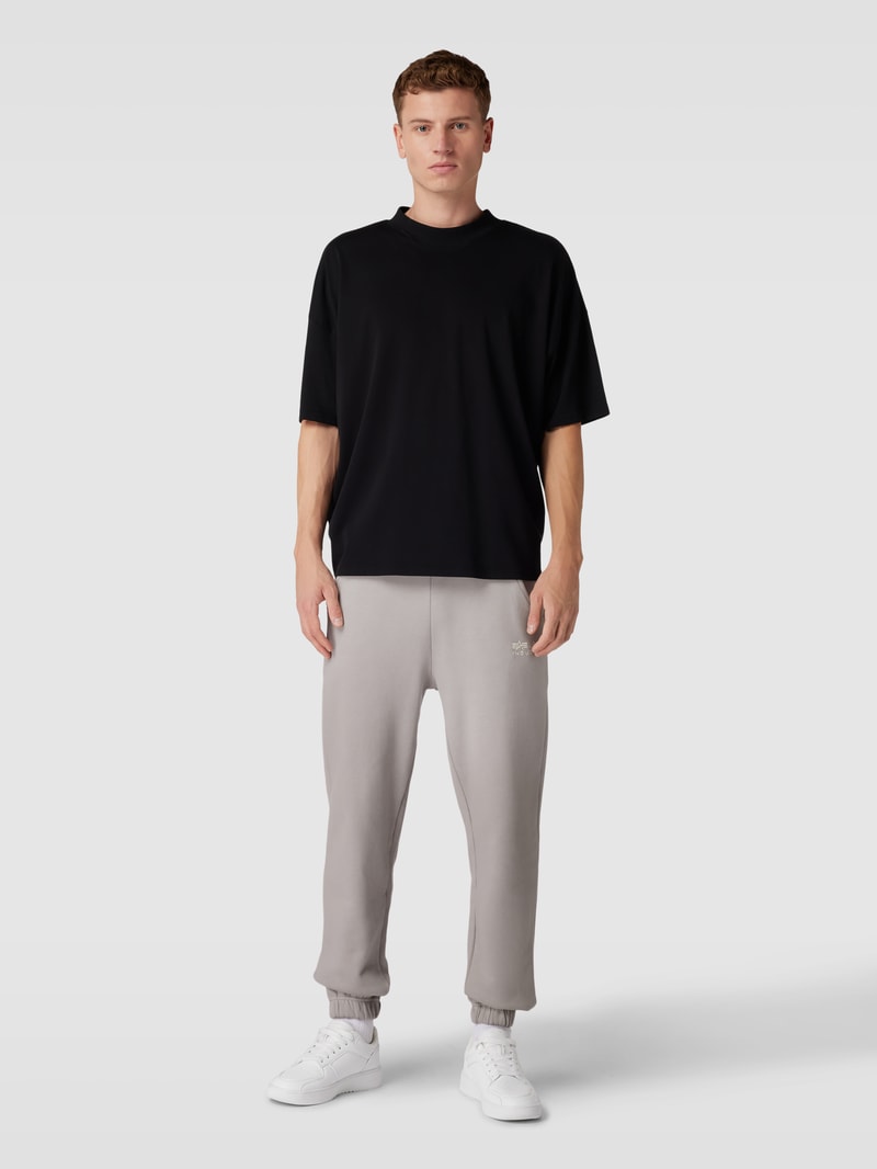 Sweatpants mit Label-Print in hellgrau