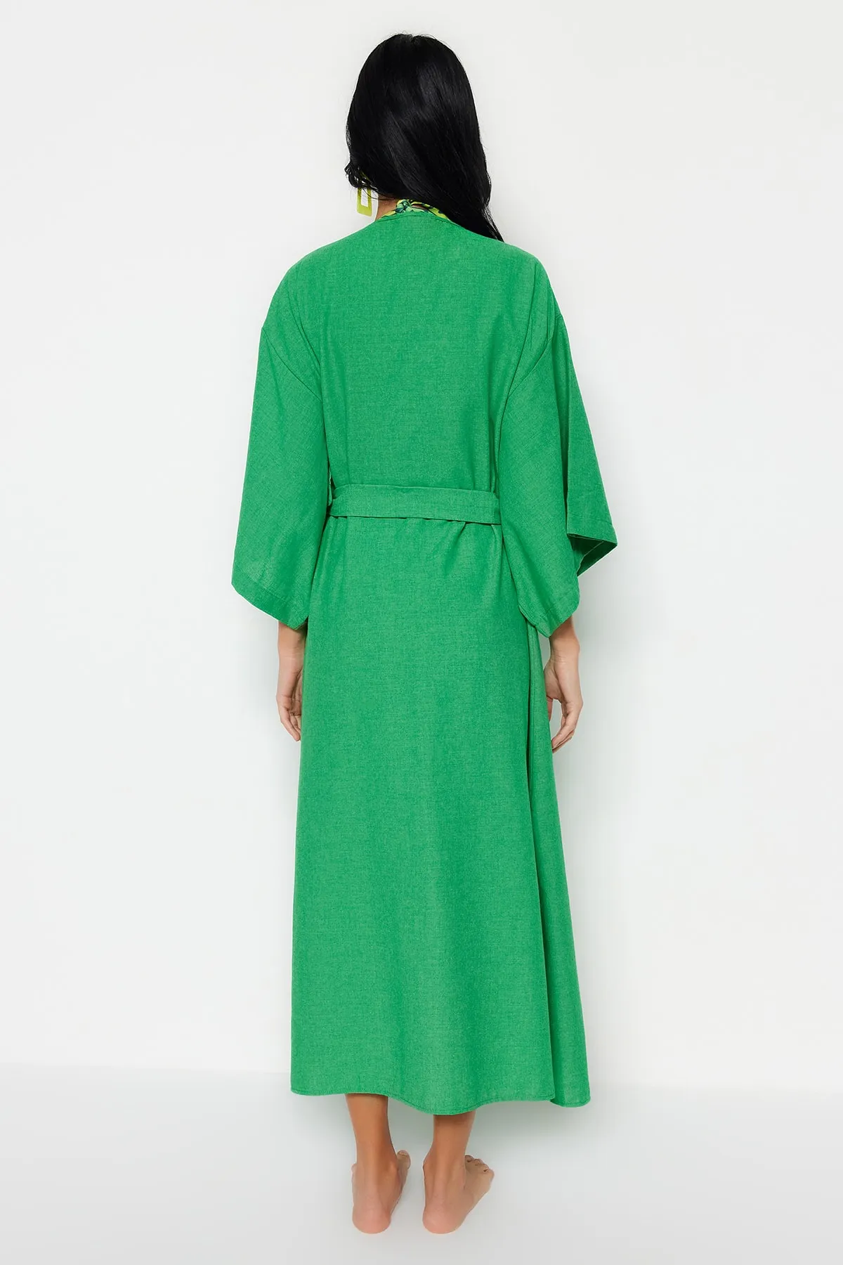 Trendyol Collection  Grüner, gewebter Maxi-Kimono und Kaftan in Leinenoptik mit Gürtel TBESS23KM00058
