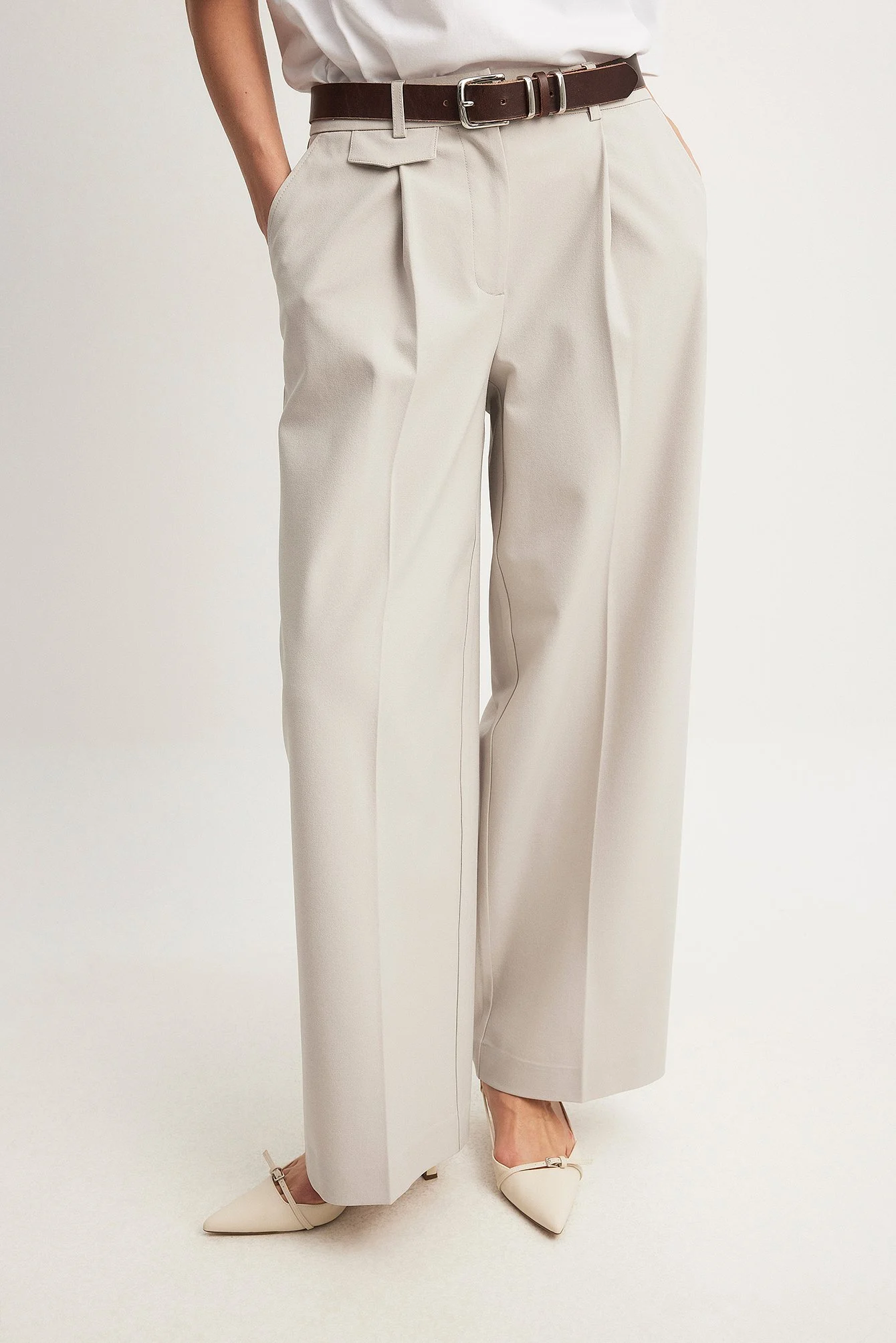 Anzughose mit mittlerer Taille und Fronttaschen