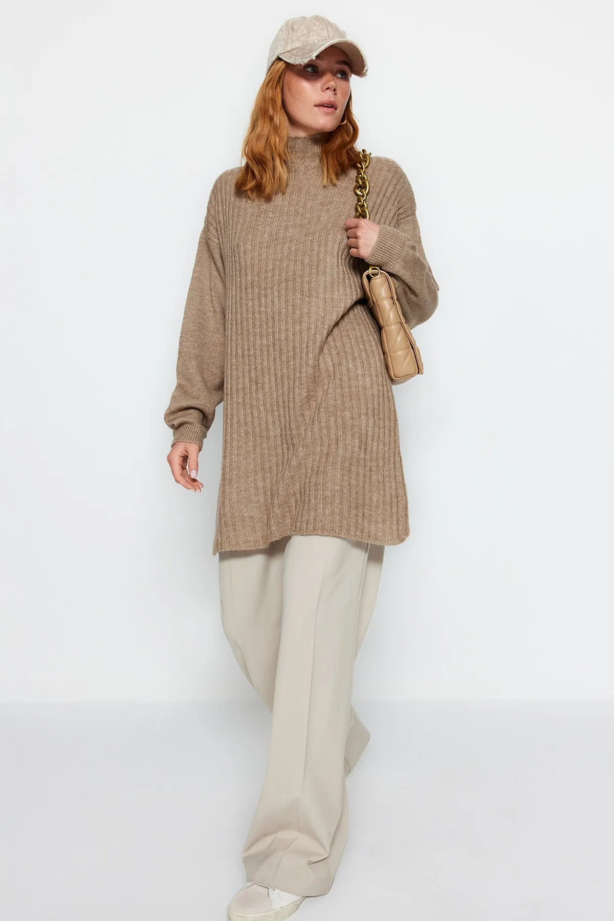 Trendyol Modest  Nerzfarbener Cord-Strickpullover mit hohem Kragen TCTAW24AK00013