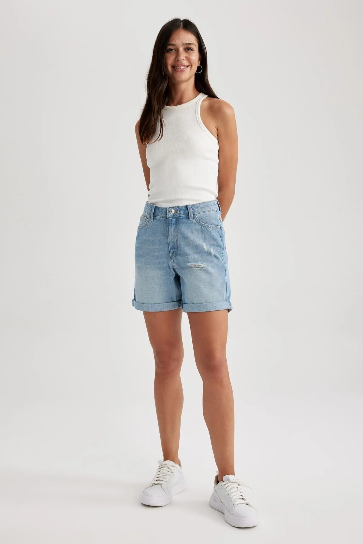 DeFacto  Boyfriend-Jeansshorts mit normaler Taille und umgeschlagenem Bein A2690ax23sm
