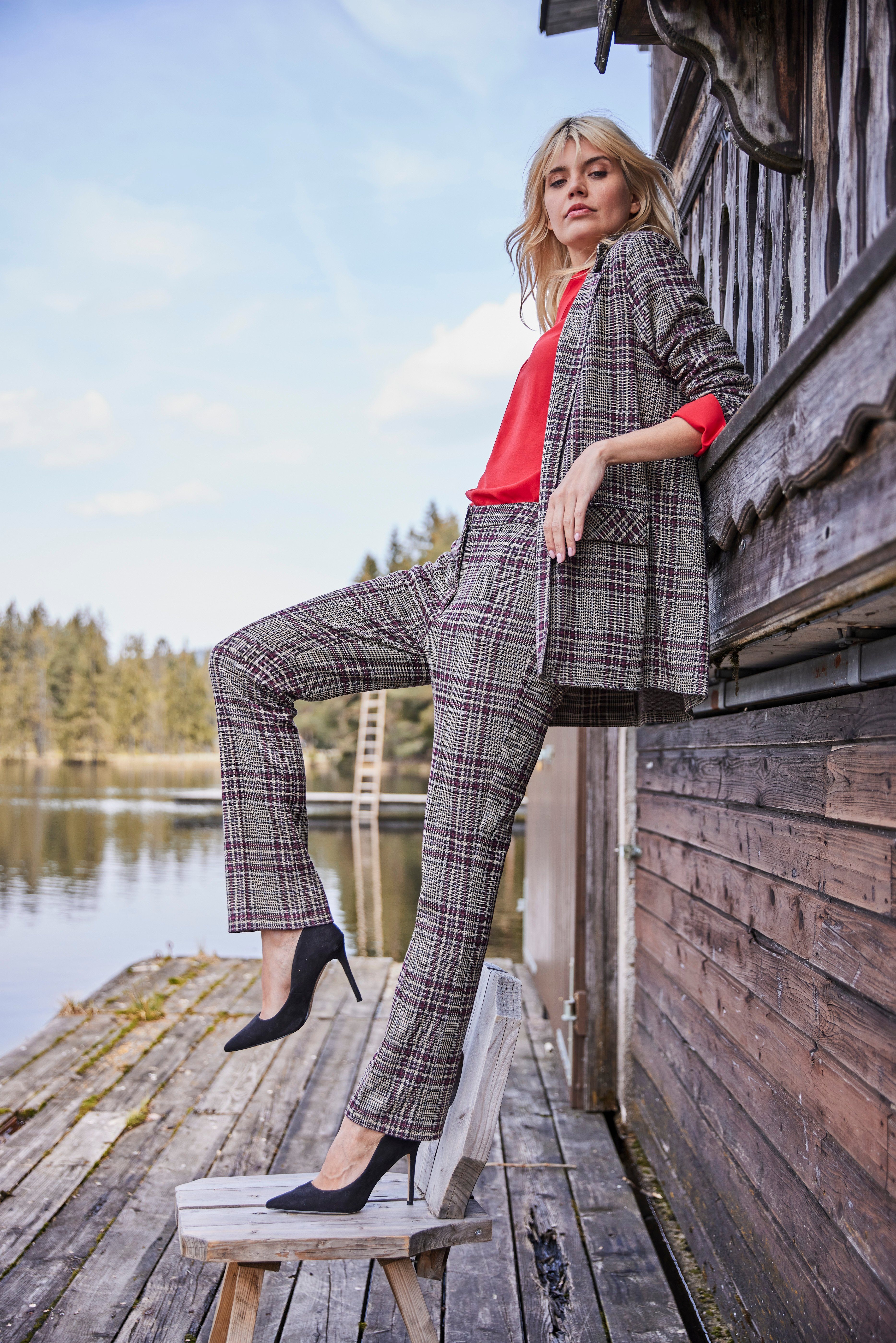 Aniston SELECTED Longblazer mit Schulterpolstern und trendy Karo-Muster