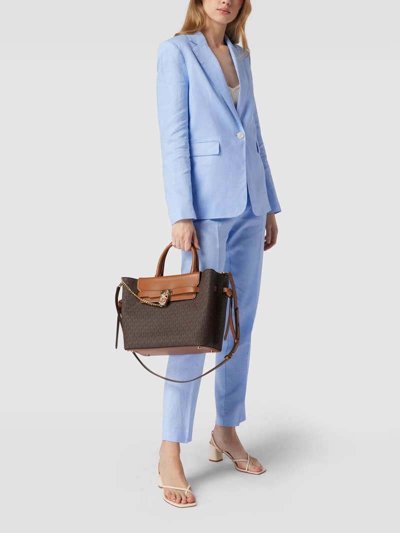 Handtasche mit Allover-Logo in mittelbraun