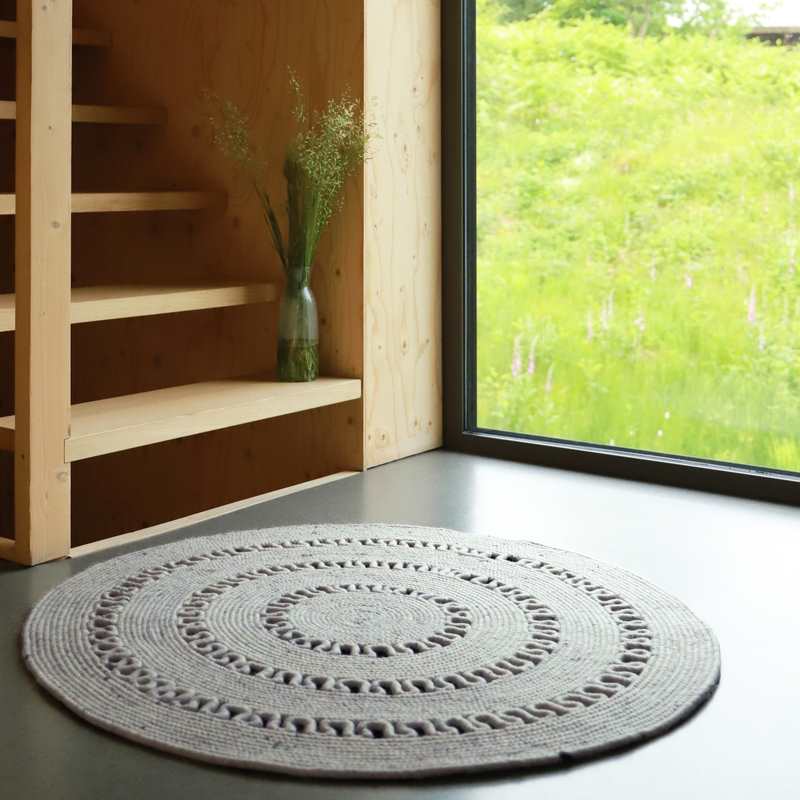 Tapis laine feutrée ajourée BIBEK