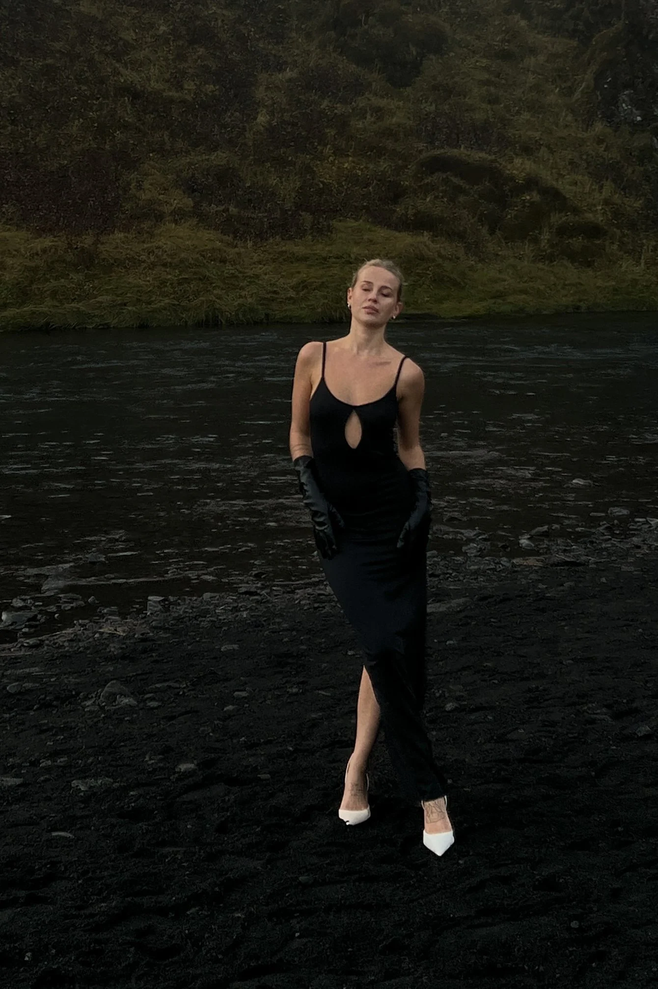Maxikleid mit Cut-Out vorne