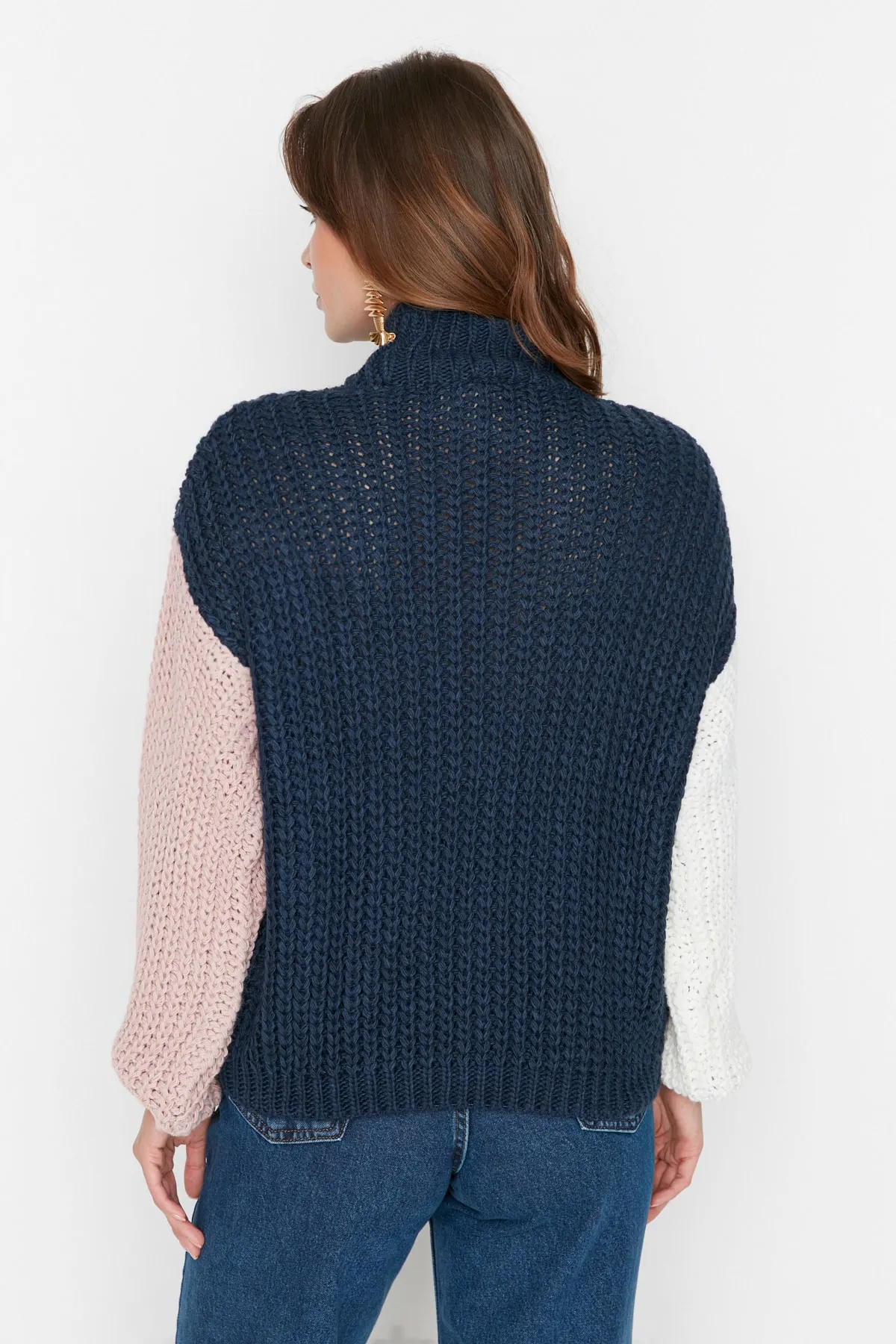 Trendyol Collection  Petrol – Weich strukturierter Strickpullover mit Farbblockdesign und weiter Passform TWOAW21KZ0271