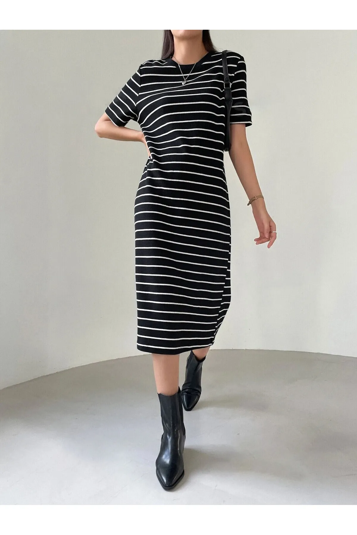 Know  Schwarz-weiß gestreiftes gemustertes Seersucker-Kleid