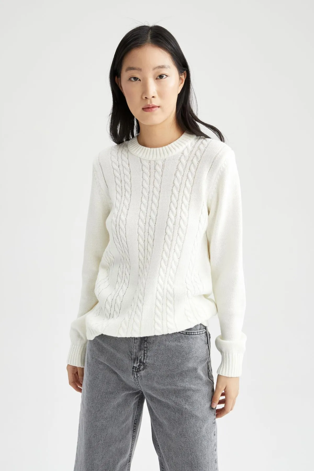 DeFacto  Pullover mit normaler Passform und Rundhalsausschnitt