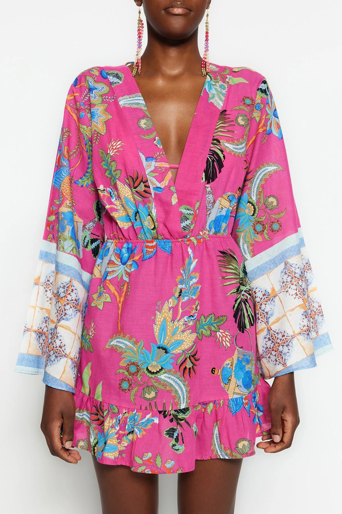 Trendyol Collection  Blumengemustertes Mini-Strandkleid mit gewebtem Volant aus 100 % Baumwolle TBESS23EL00030
