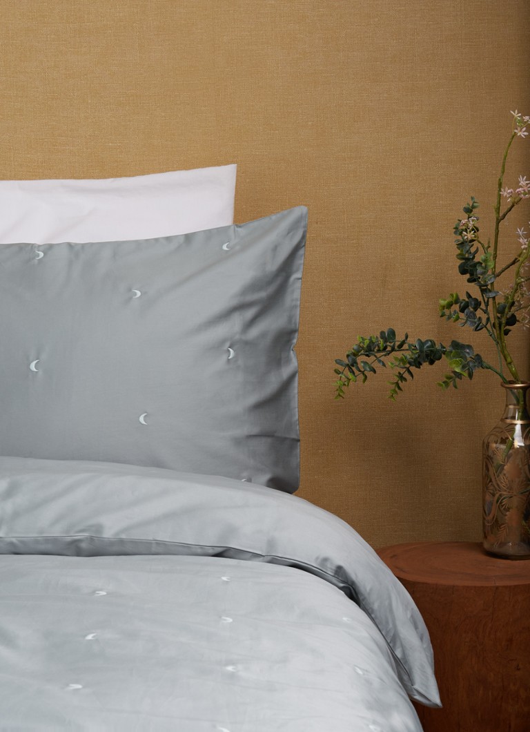 Set de lenjerie de pat Yumeko din satin de bumbac organic cu 300 de fire - cu fețe de pernă incluse.