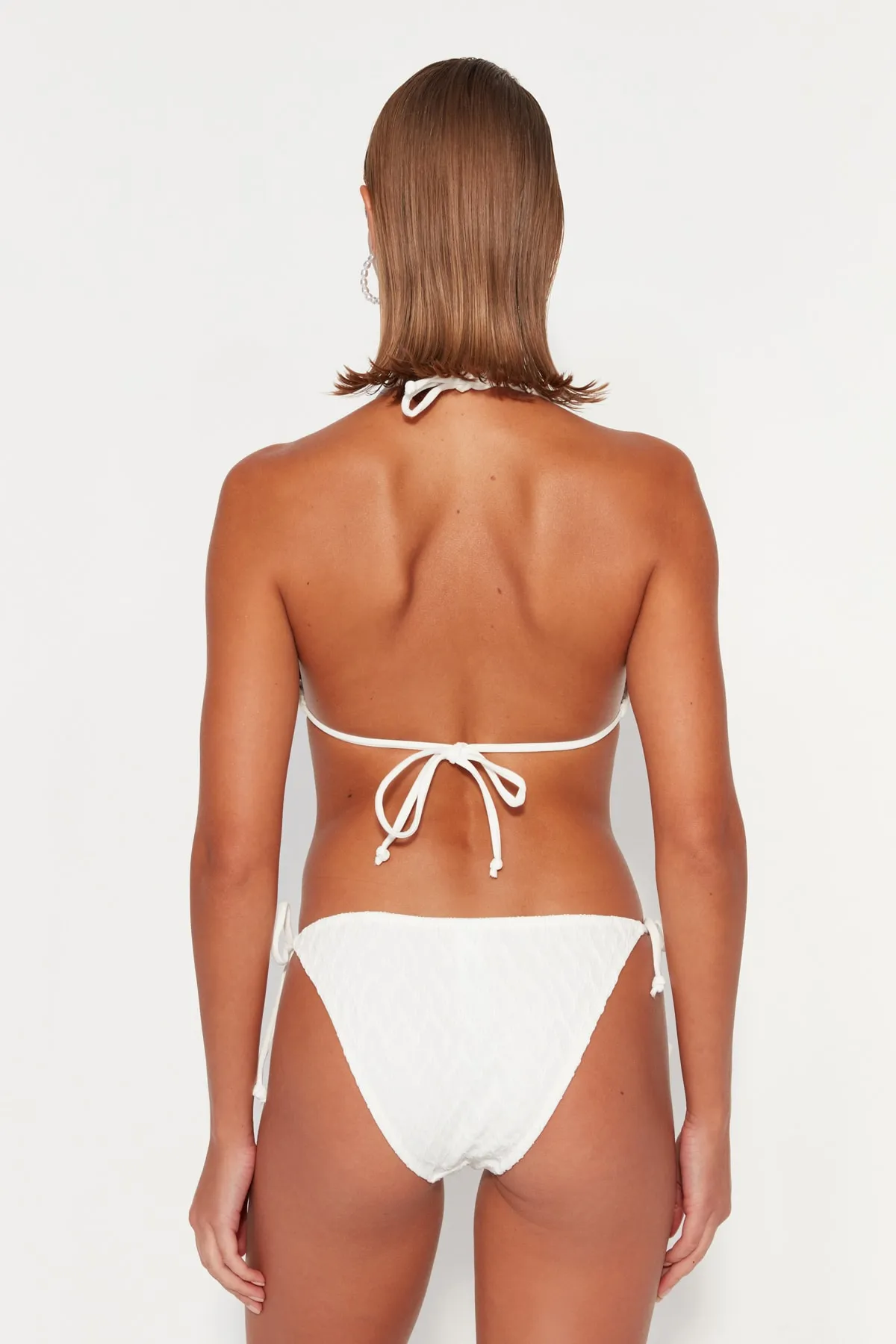 Trendyol Collection  Ecrufarbenes, strukturiertes Triangel-Bikinioberteil für die Brautmode TBESS23BU00272