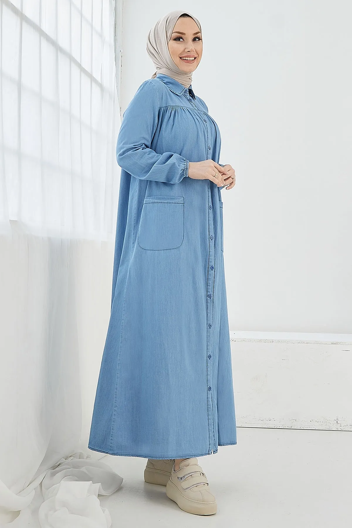 InStyle  Mayra Robe Denim-Kleid mit Taschen – Hellblau