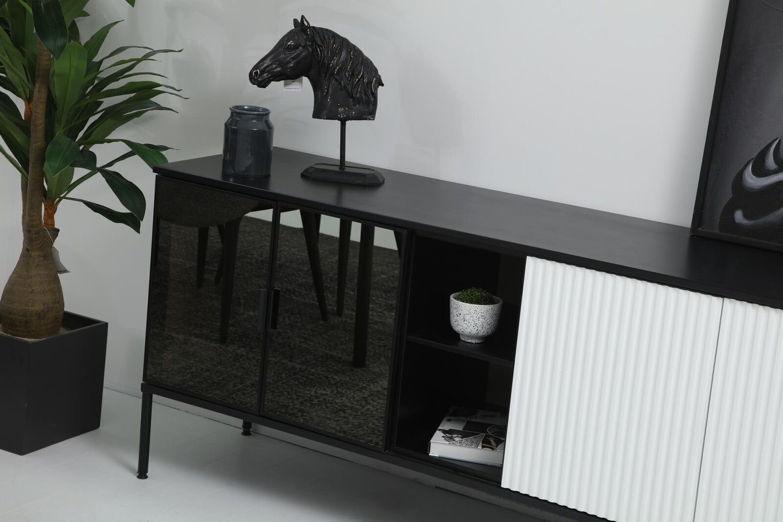 JVmoebel Esszimmer-Set Esszimmer Gruppe Esstisch Stühle Sideboard Tisch Holz Set 8tlg Weiß, (8-St., Esstisch + 6x Stühle + Sideboard), Made in Europa