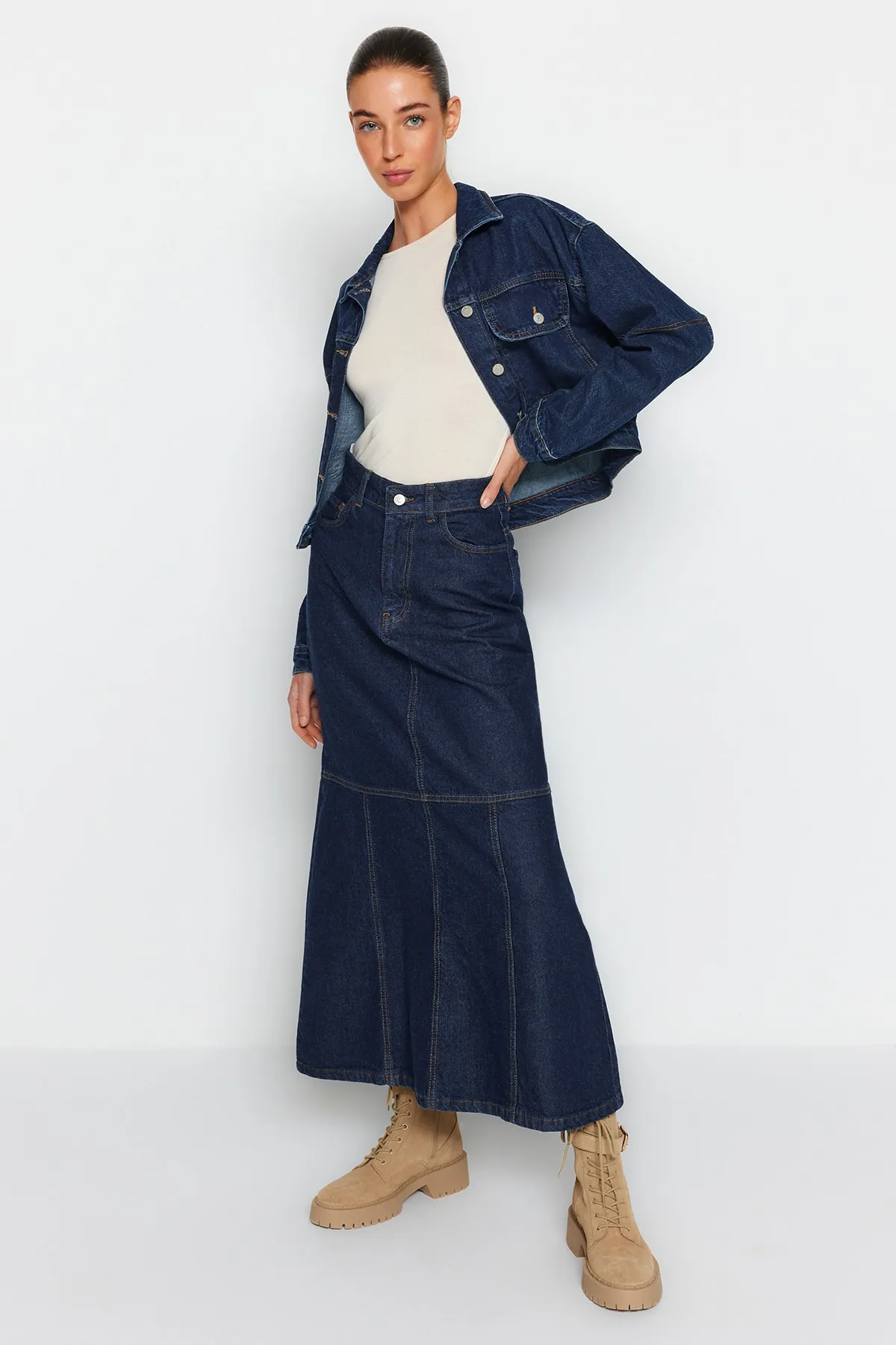 Trendyol Modest  Indigoblauer Jeansrock mit A-Form-Nähten und Detail TCTAW24EE00001