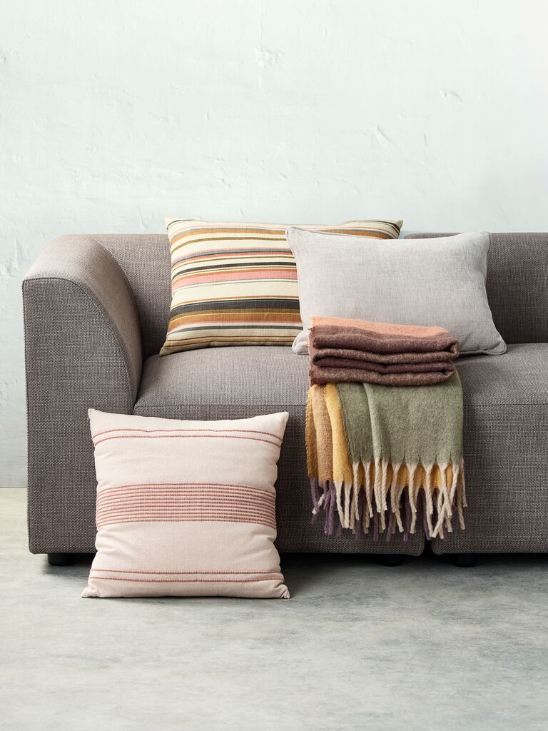 Coussin décoratif HORNFIOL 35x50 cm en chenille gris clair