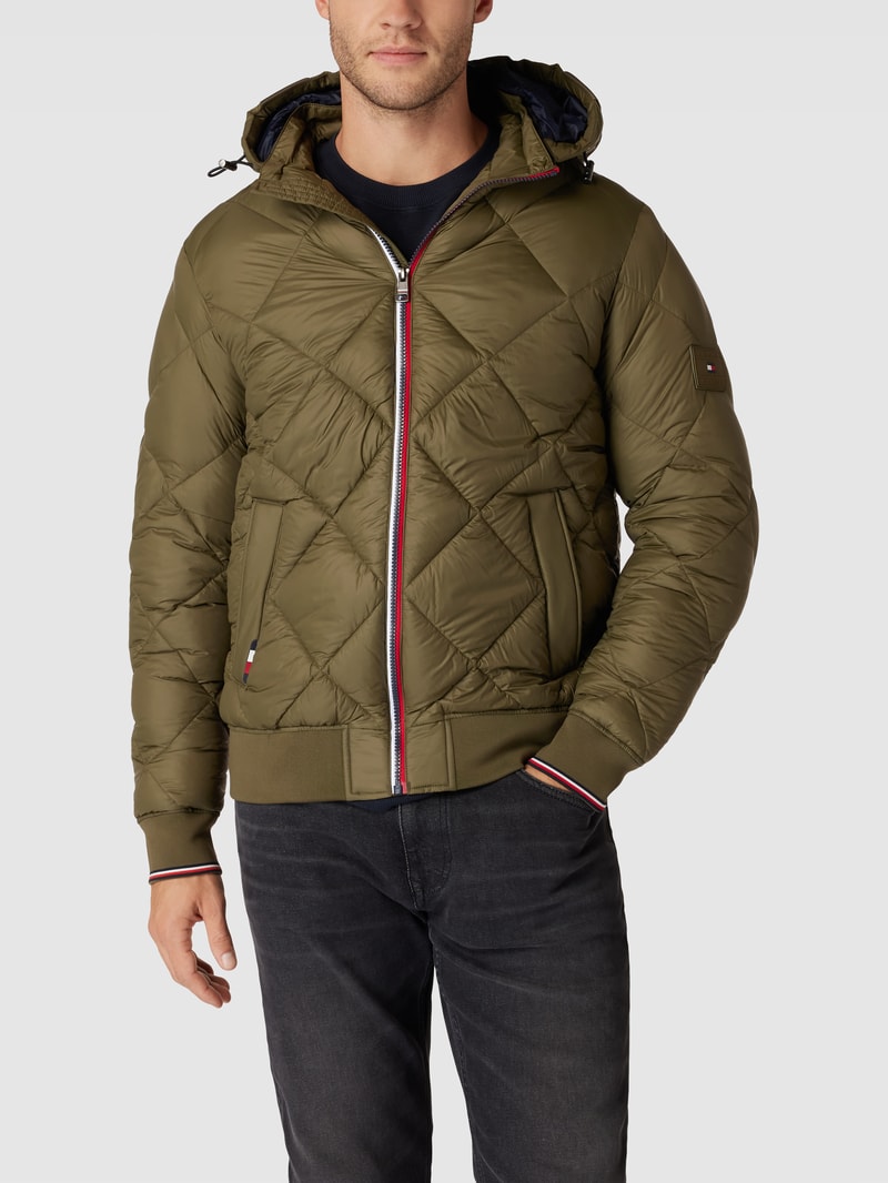 Jacke mit Label-Patch Modell 'Diamond' in olivgrün