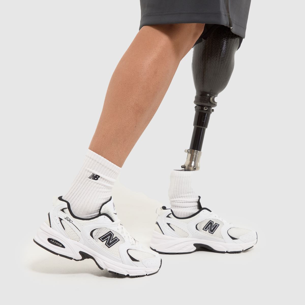 New Balance 530 cipők fekete és ezüst színben