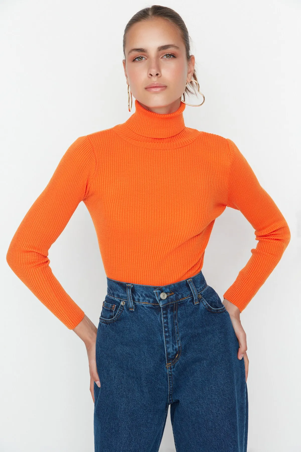 Trendyol Collection  Orangefarbener Basic-Rollkragenpullover TWOAW21KZ1279
