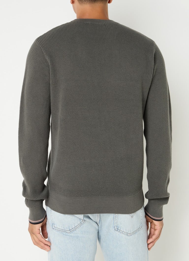 Sweter Fred Perry z cienkiej dzianiny o fakturze i haftowanym logo.