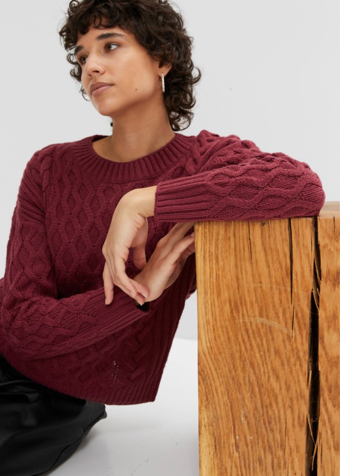 Strickpullover mit Zopfmuster