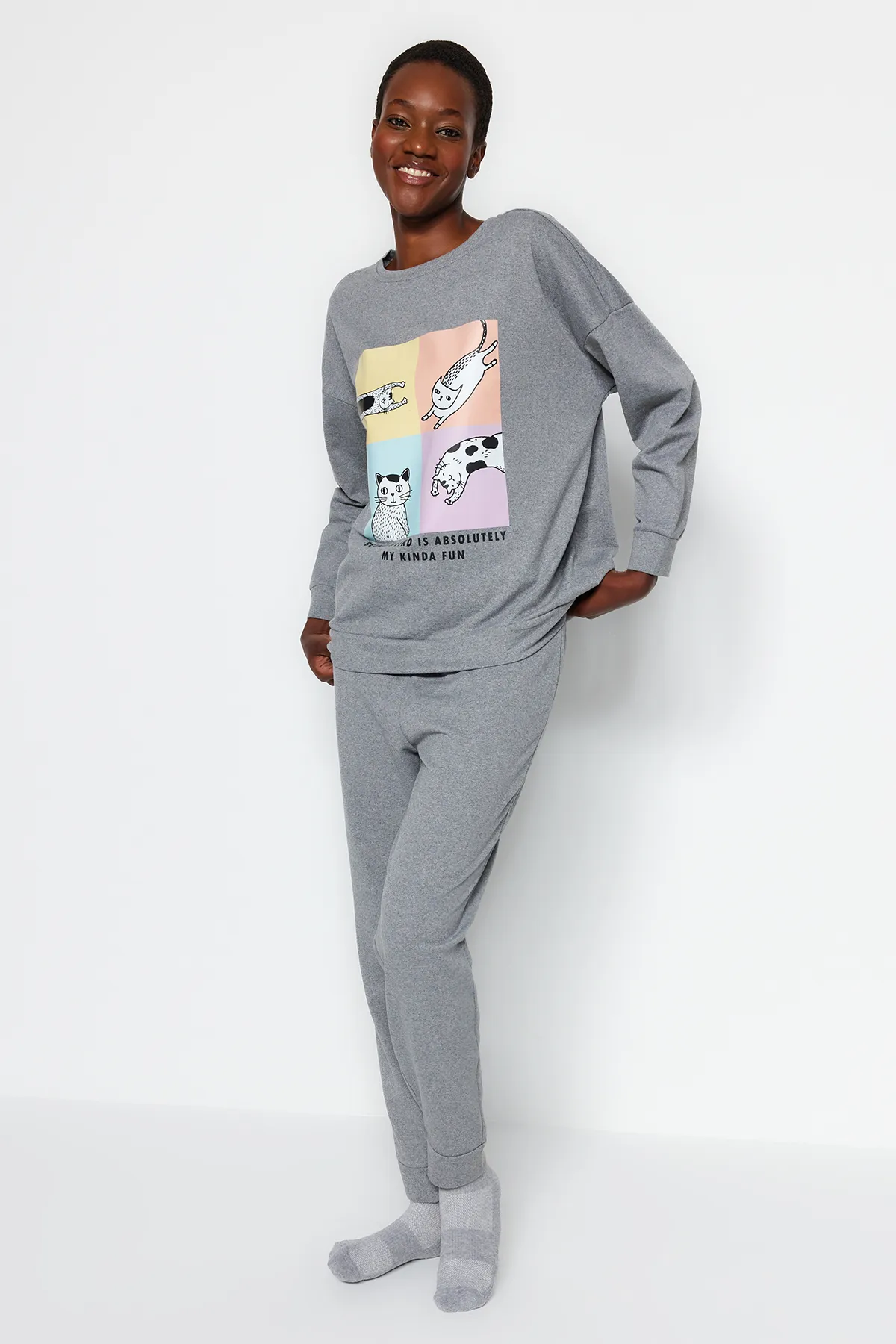 Trendyol Collection  Graues, bedrucktes Strick-Pyjama-Set aus Baumwolle THMAW22PT0744