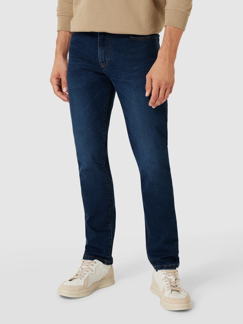 Jeans mit Label-Patch in blau