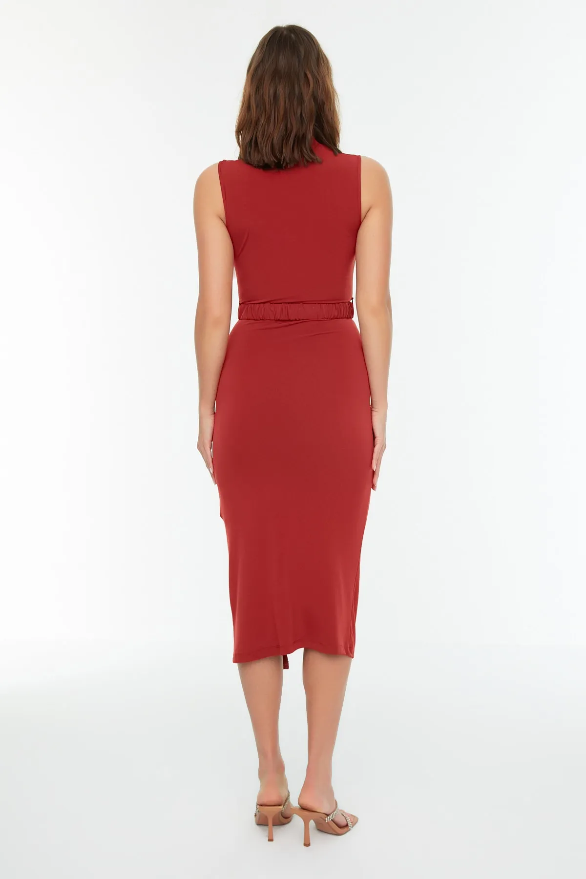 Trendyol Collection  Tailliertes, ärmelloses, drapiertes Midi-Bleistiftkleid aus flexiblem Strick mit Gürtel und Kachelmuster TWOSS22EL0756
