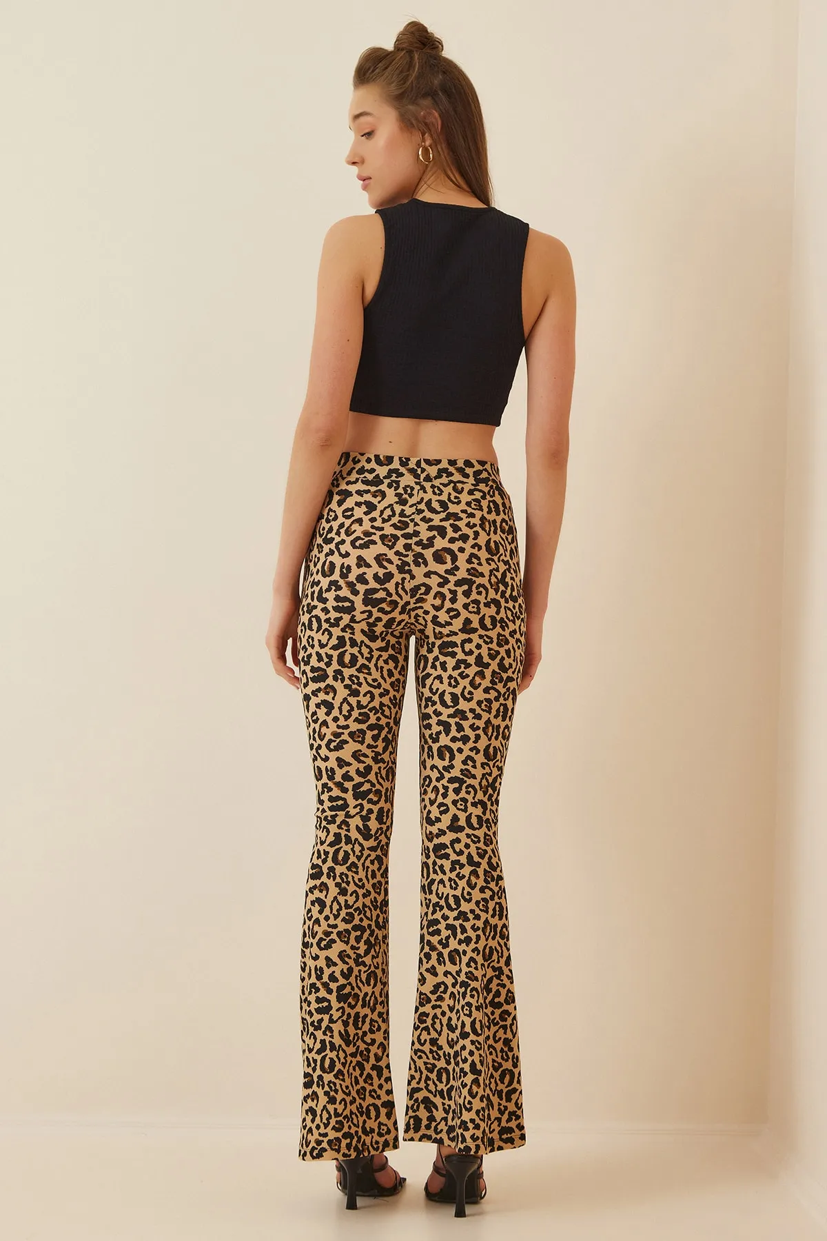 Happiness İstanbul  Beige-schwarz gemusterte Strickhose mit ausgestelltem Bein für Damen GT00179