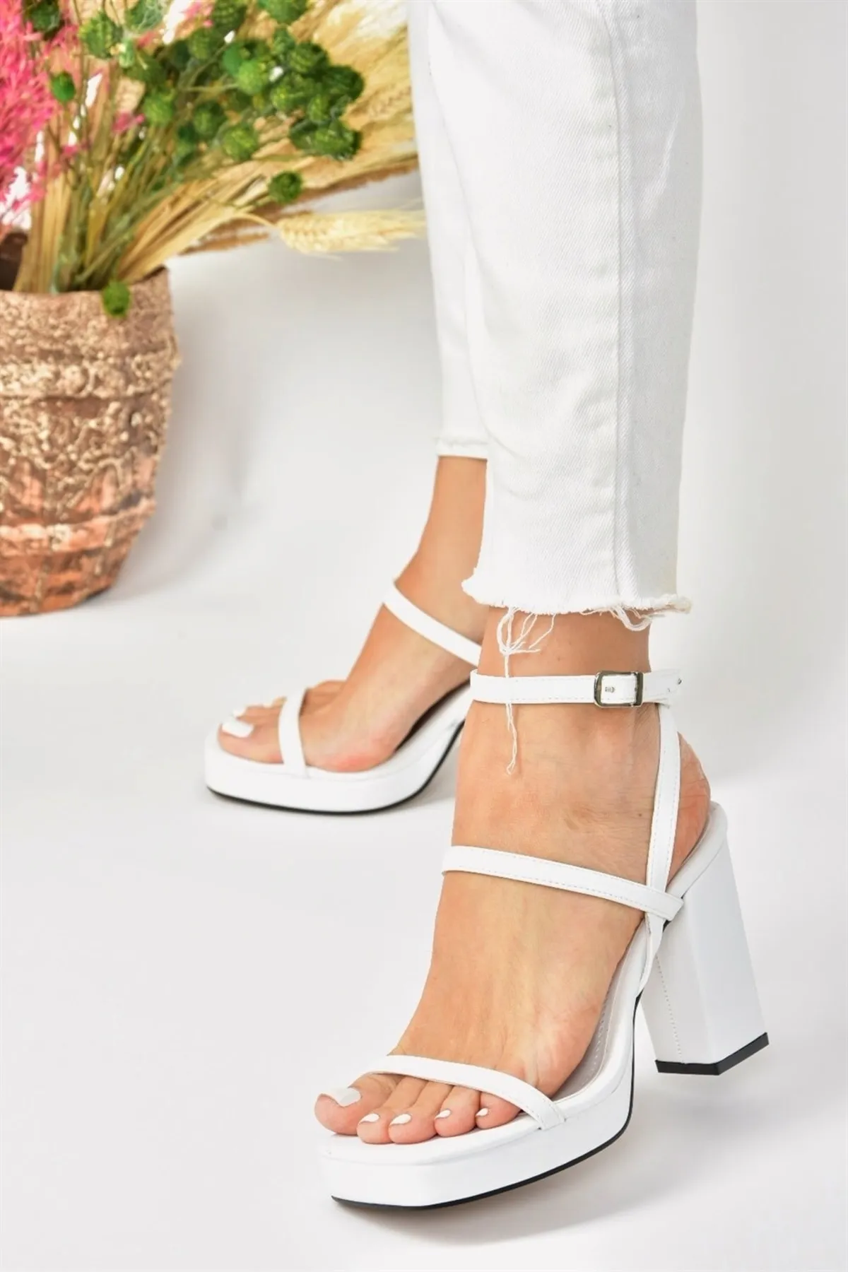 Fox Shoes  Weiße, lässige Damenschuhe mit dicken Absätzen M282462709