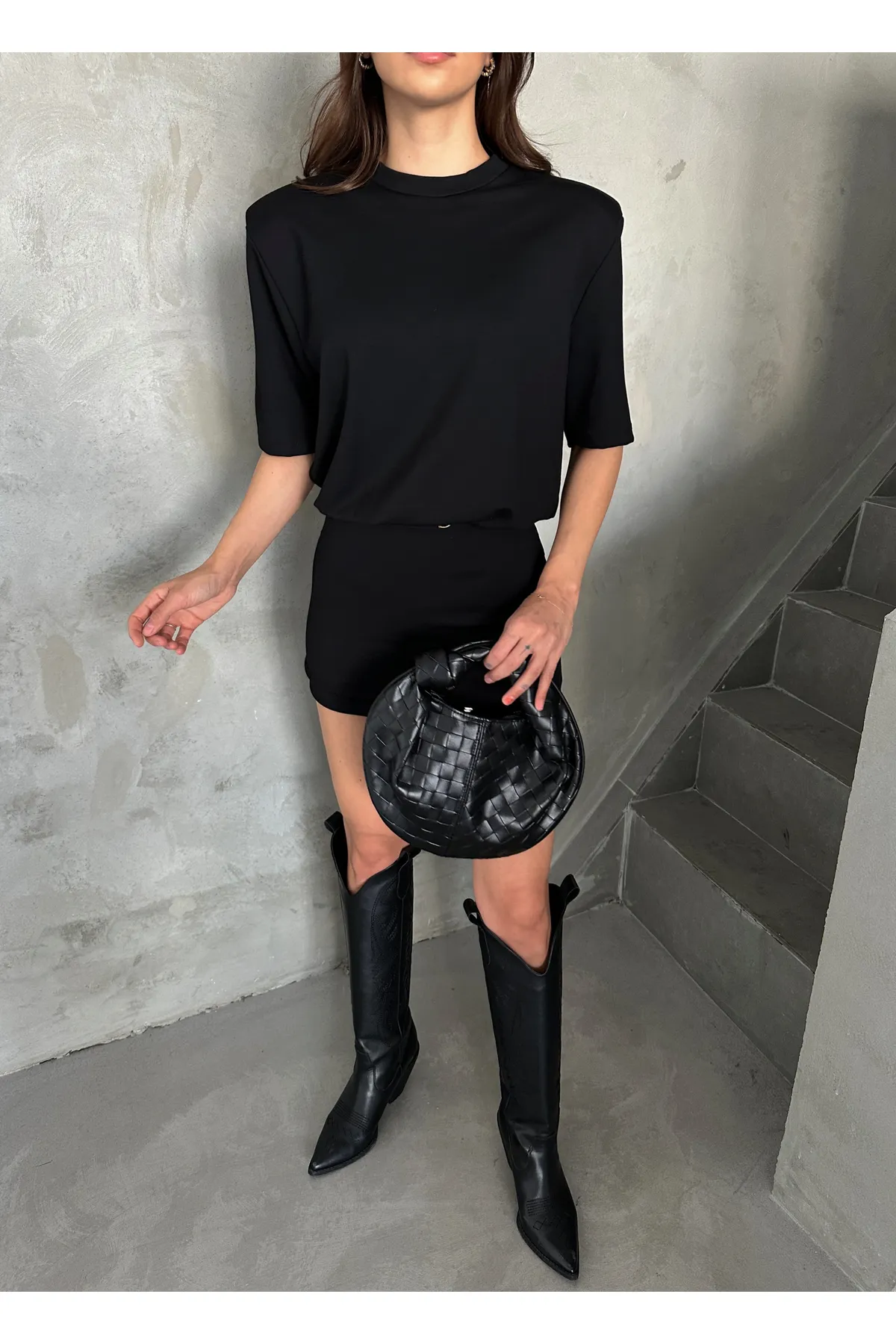 Laluvia  Schwarzes Premium-T-Shirt-Kleid mit Wattierung
