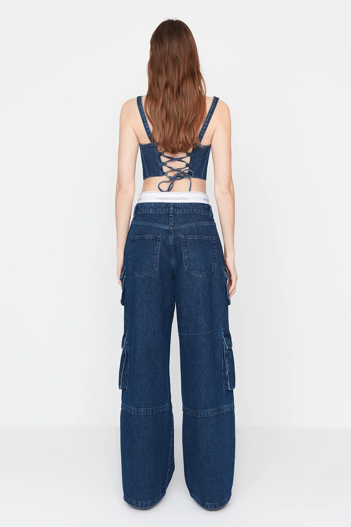 Trendyol Collection  X Sagaza Studio Blaue Jeans mit Taschendetails TPRAW23JE00005