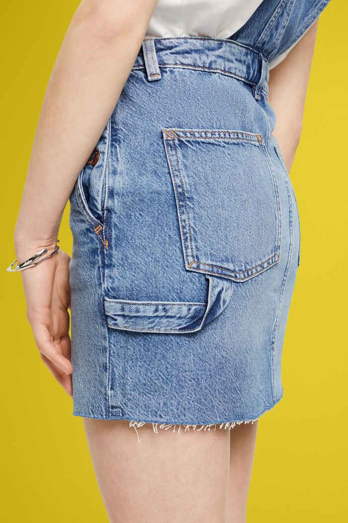 Mini-Latzkleid aus Denim