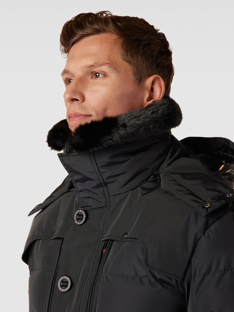 Steppjacke mit Reißverschlusstaschen in schwarz