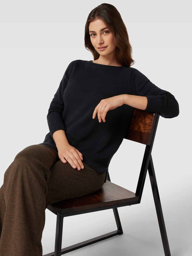Strickpullover mit U-Boot-Ausschnitt in schwarz