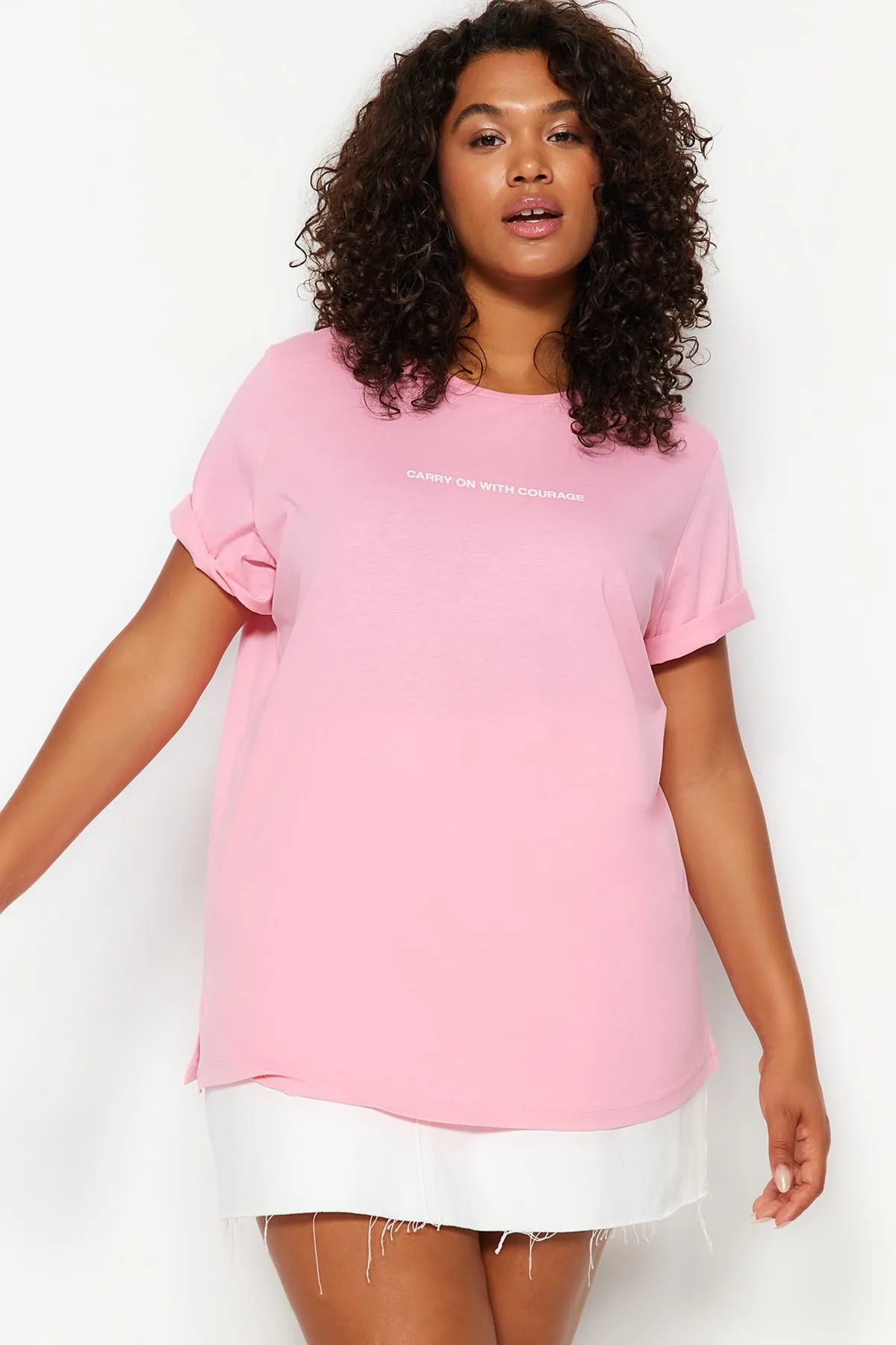 Trendyol Curve  Rosa bedrucktes Strick-T-Shirt mit Rundhalsausschnitt TBSSS23BF00022