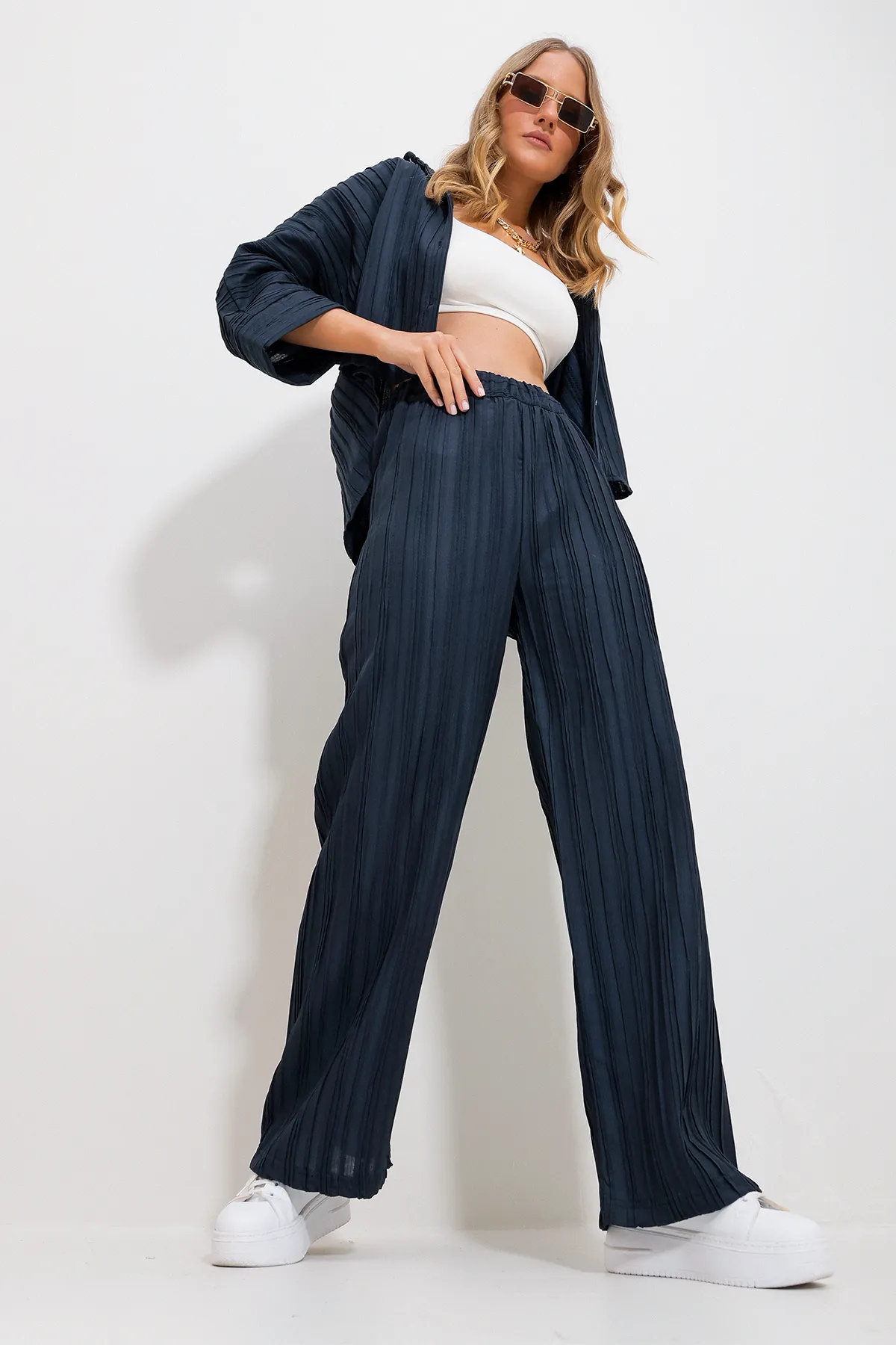 Trend Alaçatı Stili  Marineblaue Palazzo-Hose mit elastischem Bund und selbststrukturierter Damenhose Alc-X11718
