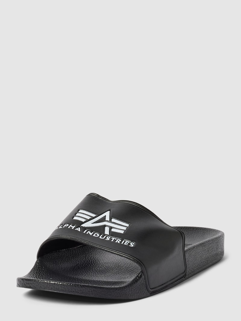 Slides mit Label-Details in schwarz